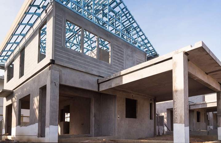 Gros œuvre d'une maison en construction, Le Mans